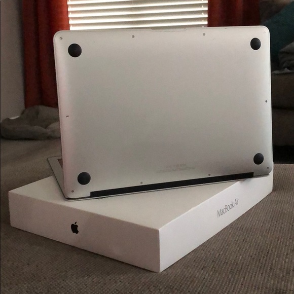 13’in macbook air (early 2015) - Picture 2 of 5